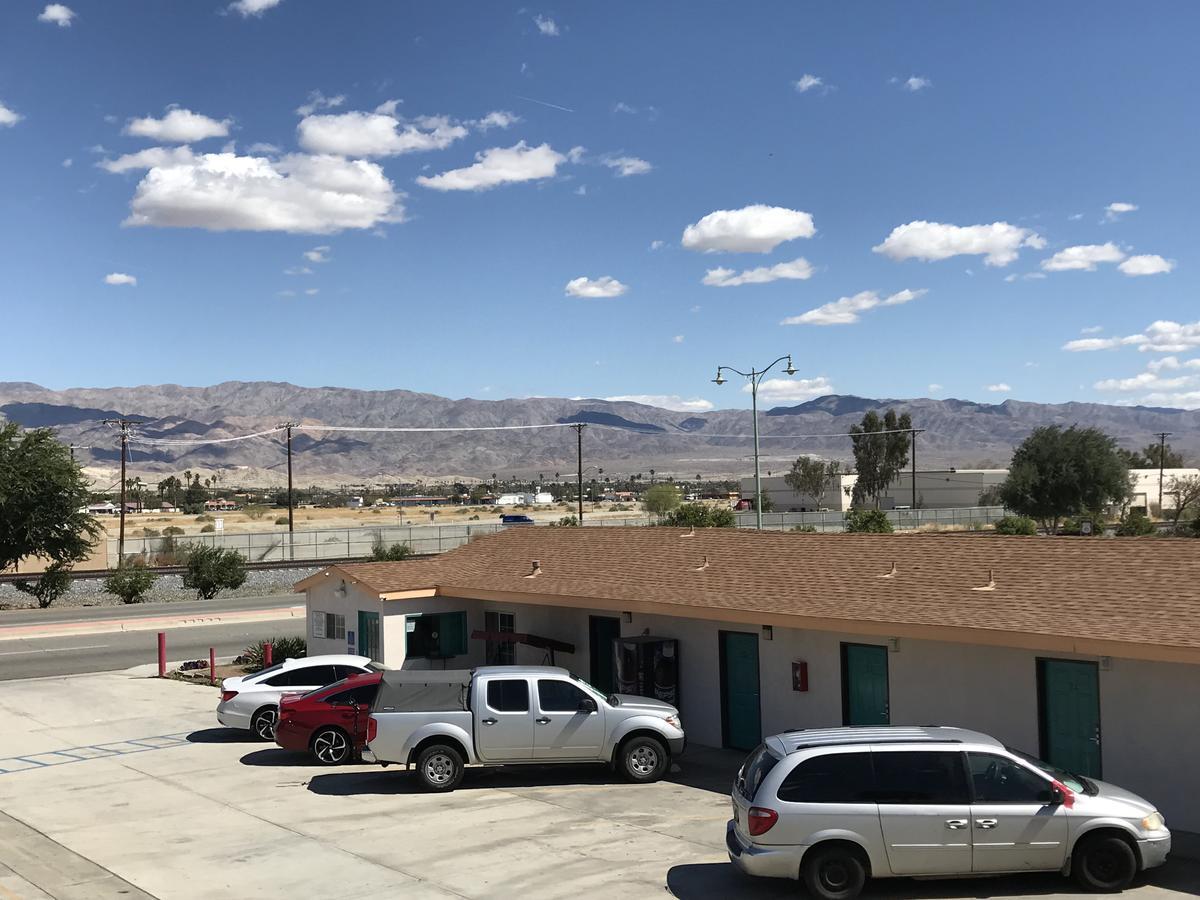 Deluxe Inn Motel Indio Dış mekan fotoğraf
